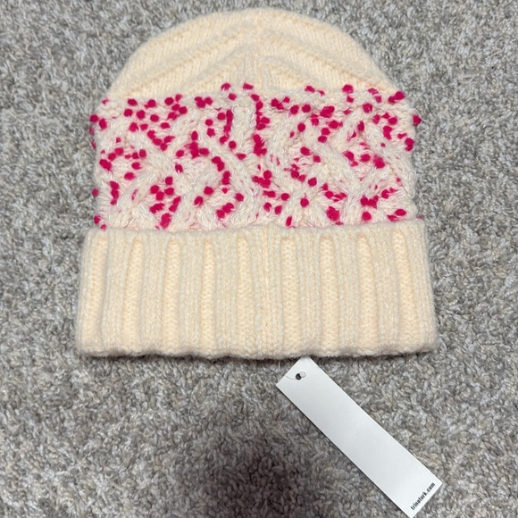 NWT Trina Turk White And Pink Bubblewrap Yarn Knit Beanie - Picture 9 of 9